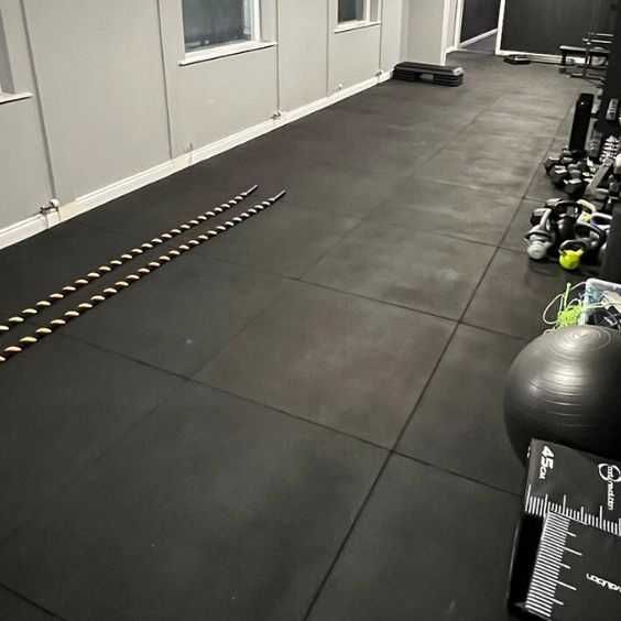 Двуслойна гумена настилка