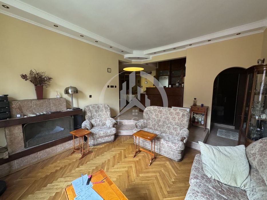 Дава се под наем Тристаен апартамент в София, Център - 110 кв.м за 1250 € - Снимка #2