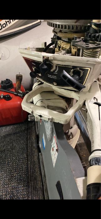 Извънбордов двигател johnson 6hp 2t къс ботуш