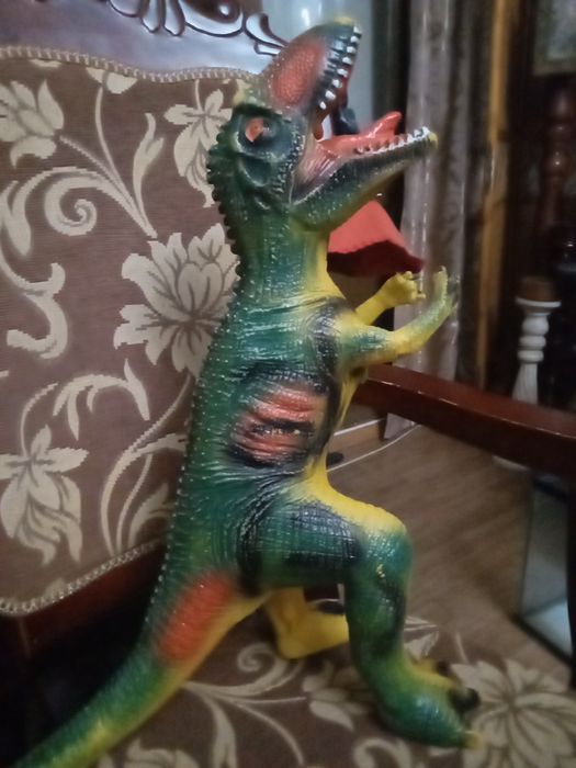 Огромный динозавр за низкую цену