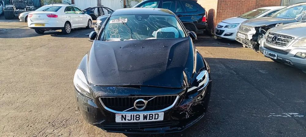 Dezmembrari / Dezmembrez Volvo V40 2.0 D4204T8 cutie viteze manuală cod culoare ONYX BLACK