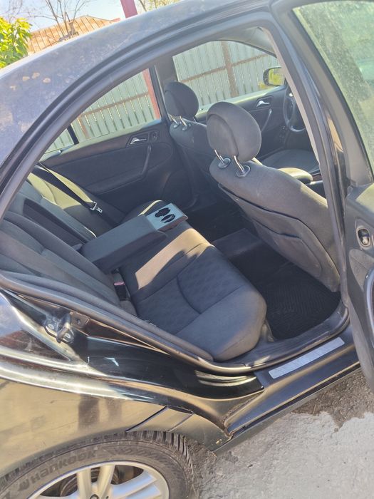 Vând sau schimb Mercedes Benz