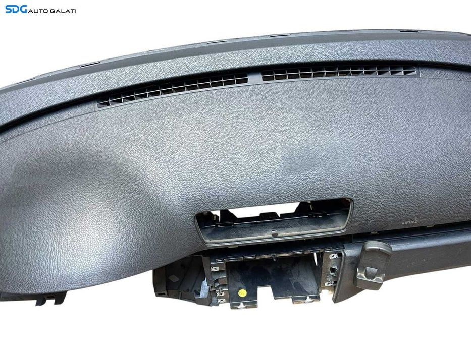 Plansa Bord Goala Dezechipata Volkswagen Passat B6 2005 - 2010 Cod 3C1819634H 3C1819634J [LC0391]