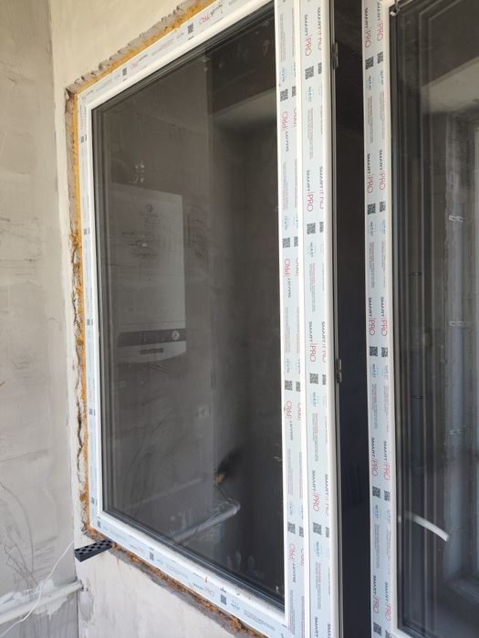 Пластиковая дверь с окном