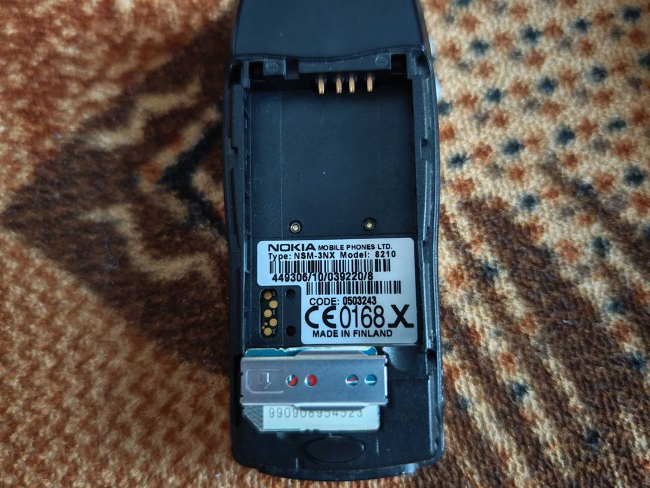 Продавам Nokia 8210 и Nokia 8910i