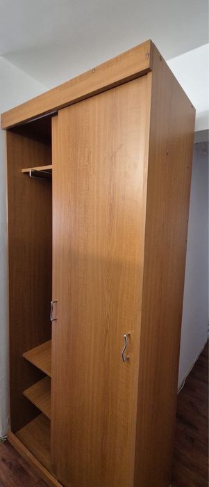 Dulap cu uși glisante