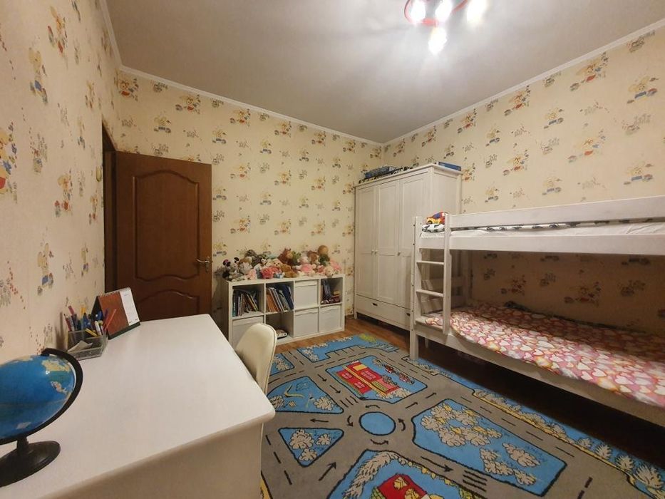 Продам шкаф (натуральное дерево)