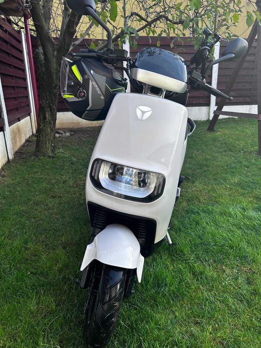 Scuter electric YADEA E8S