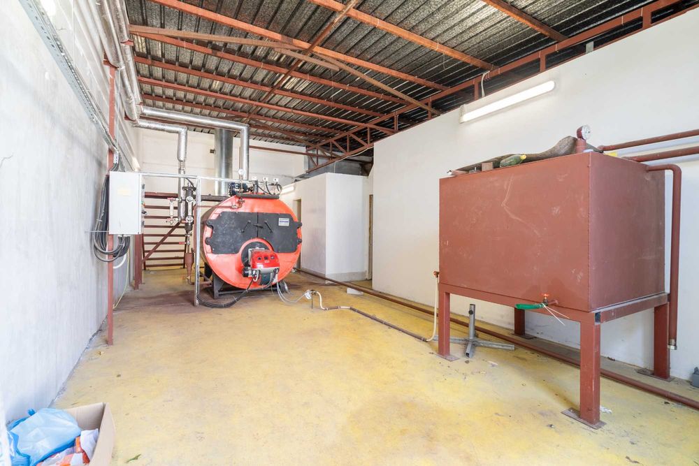 Дава се под наем Промишлена сграда в с. Йоаким Груево, Област Пловдив - 1400 кв.м за 2295 € - Снимка #21