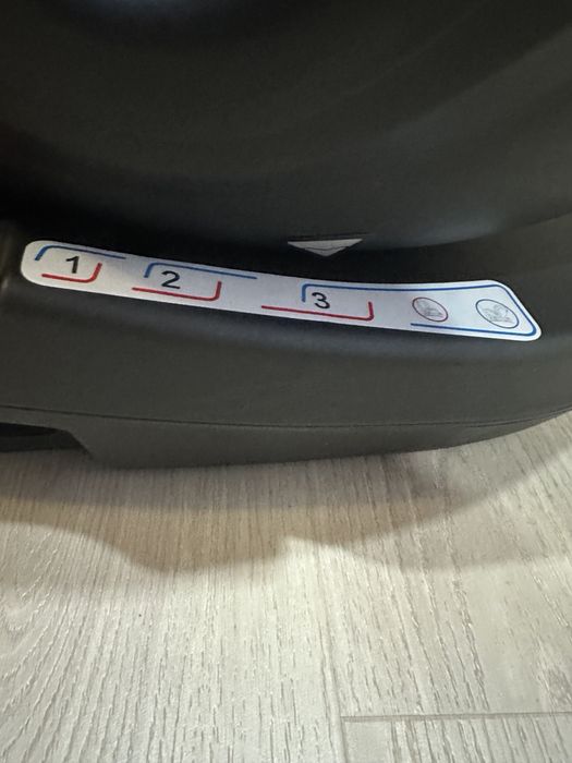 ZIZITO AMADIO стол за кола