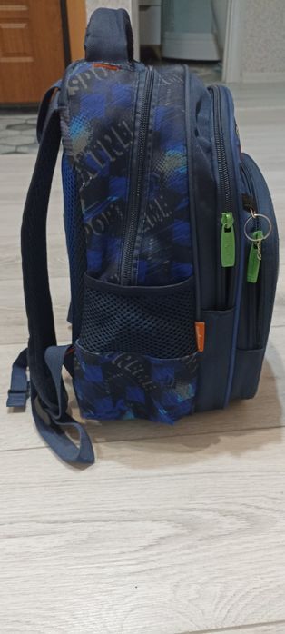 Продам портфель на мальчика школьный