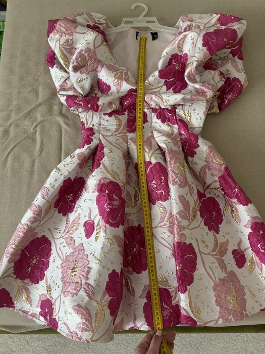 Rochie Asos Luxe roz cu flori