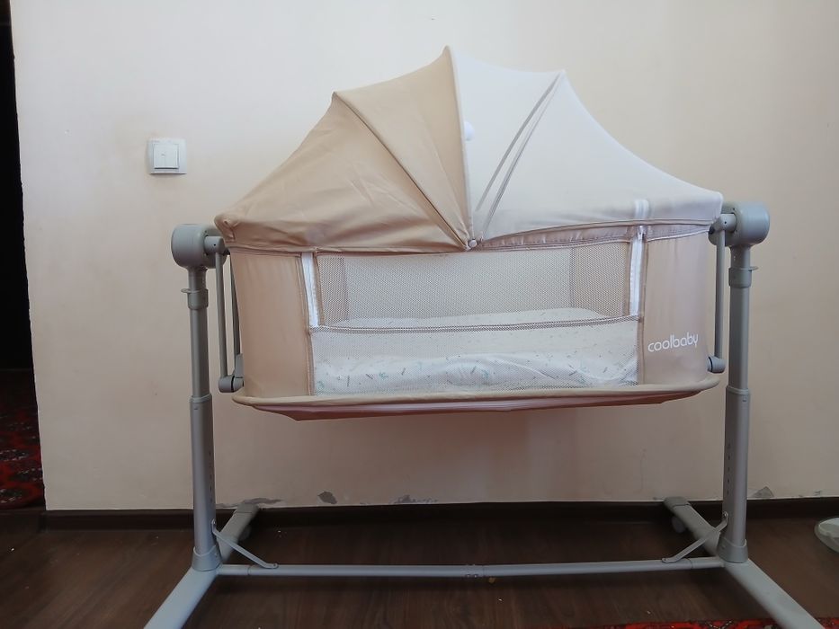 Кроватка-люлька Coolbaby в отличном состоянии 

Продаётся уютная