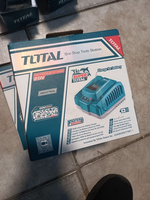 Зарядно устройство за Li-Ion батерии TOTAL INDUSTRIAL, 20 V, 4 A