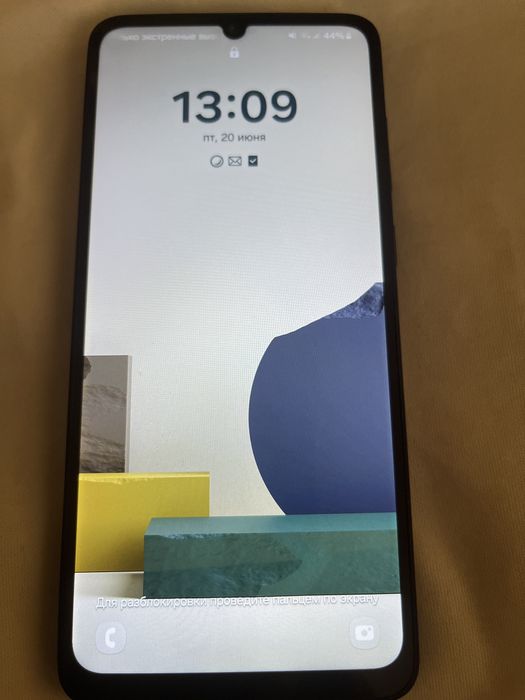 Продаеться телефон Самсунг A05