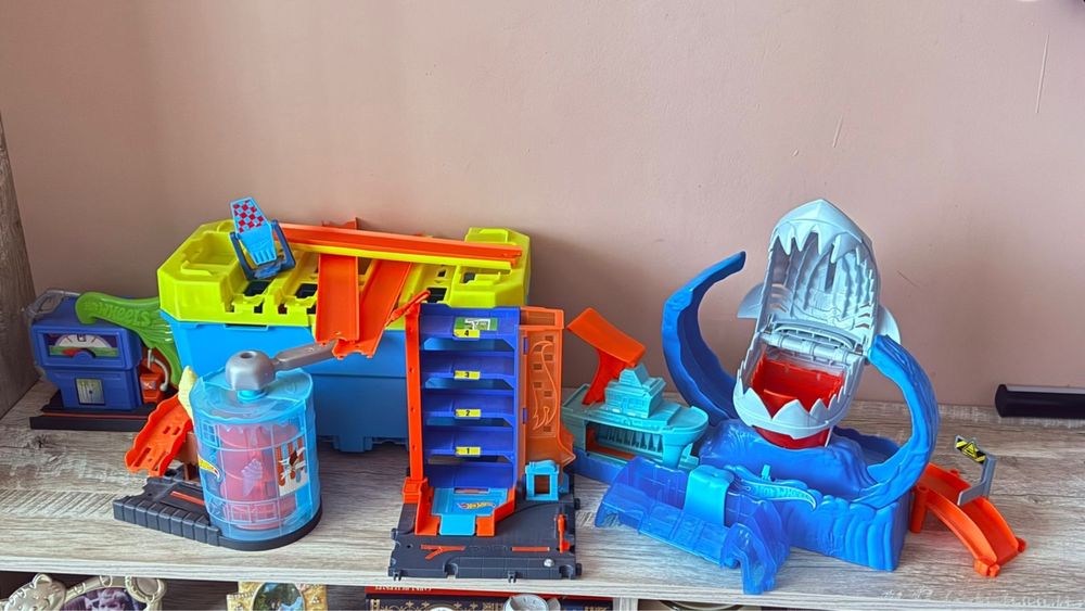 Продам 5 треков hot wheels