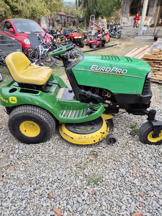 Tractoras de gazon John Deere in 2 pistoane 16cp