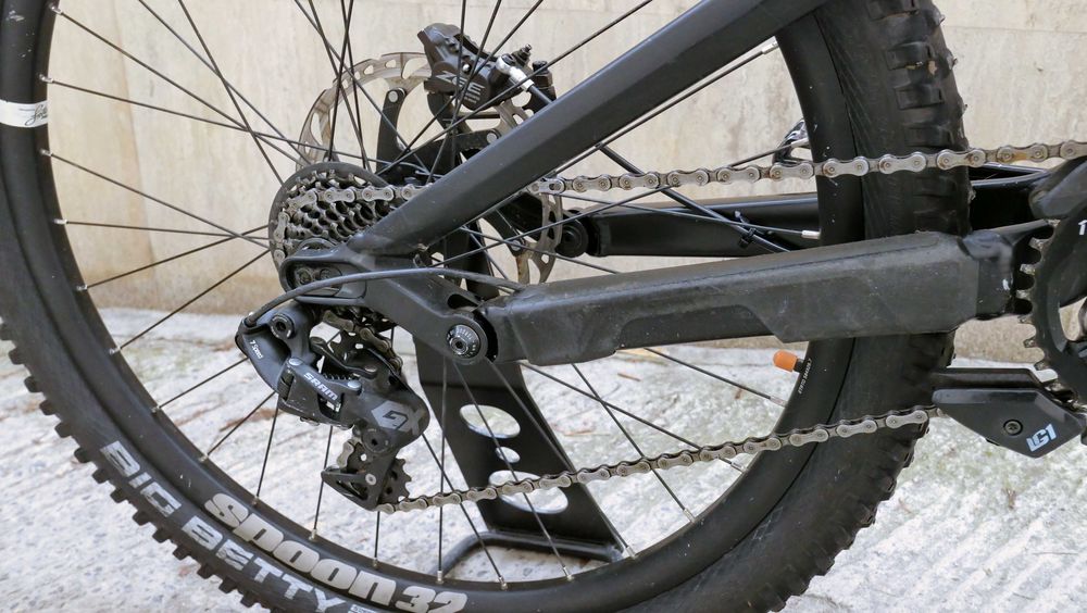 Canyon Sender AL 5 – състезателен Downhill