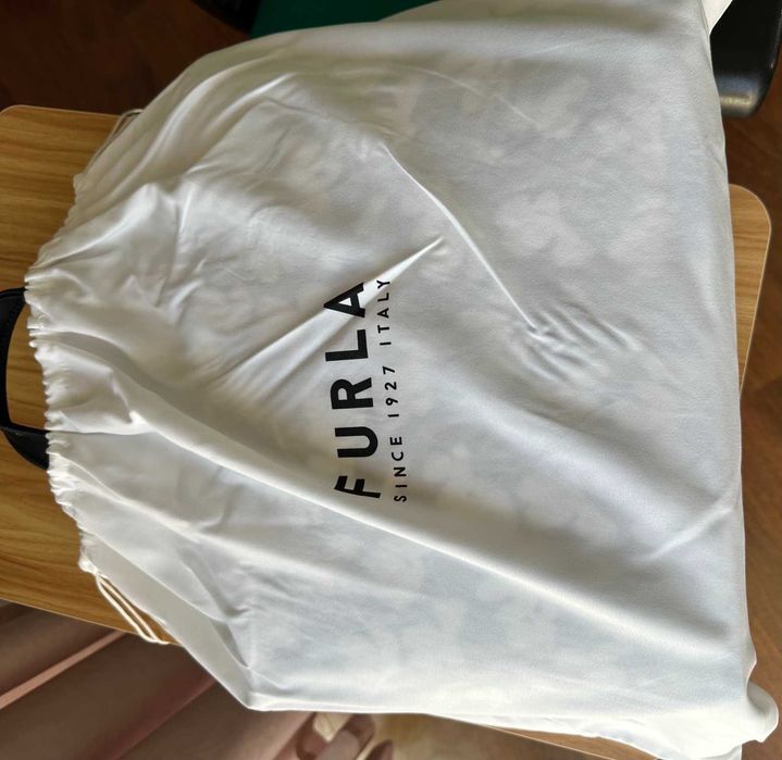 Продавам дамска чанта Furla Alissa Tote Bag