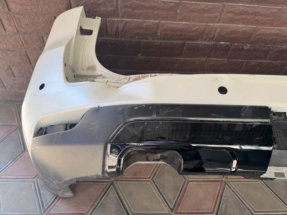 Продам задний бампер на LC 300