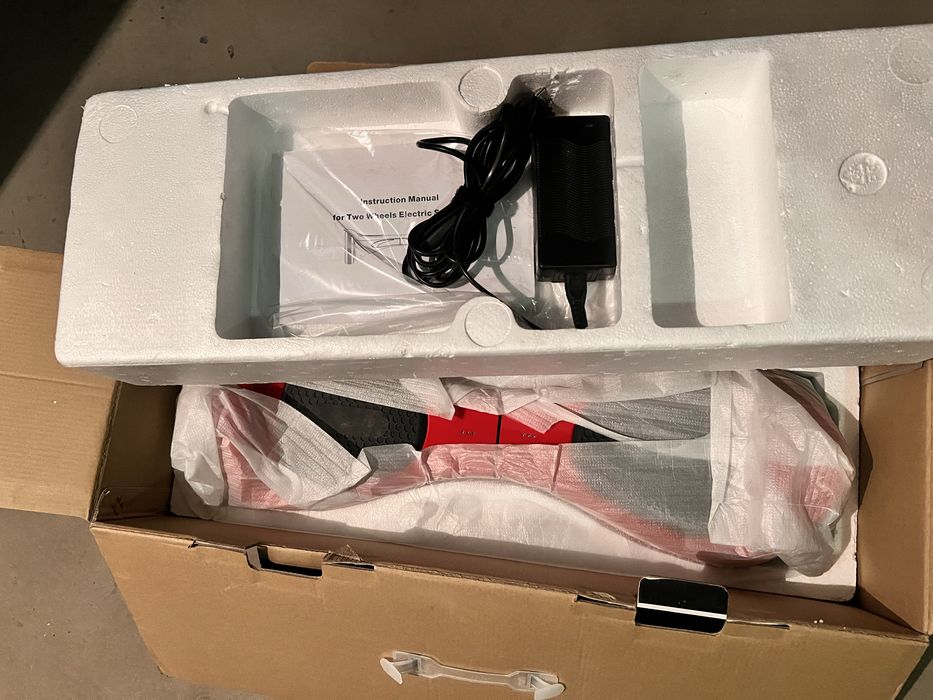 Продается гироскутер со встроенными колонками Bluetooth