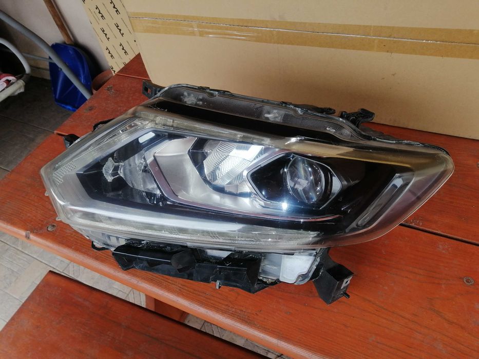 Ляв фар за Nissan X-trail T32