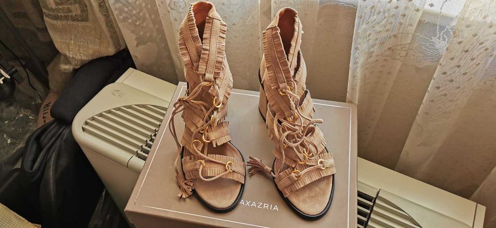 Оригинални маркови дамски кожени сандали BCBGMAXAZRIA - 38 номер