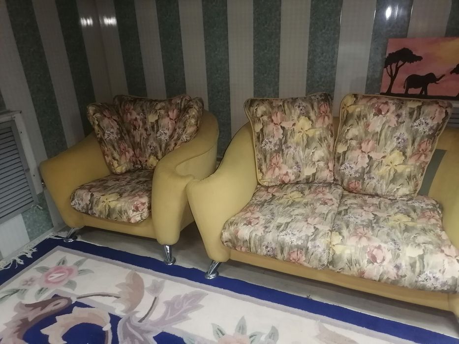 Продам диван с креслами