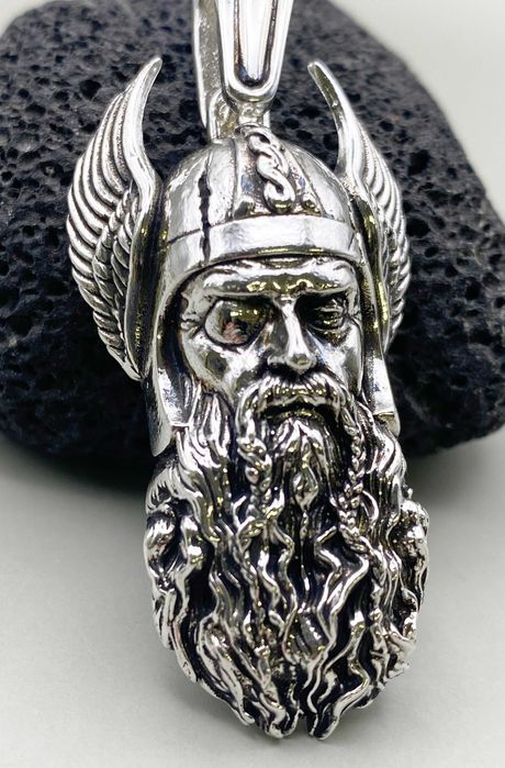 Сребърна медальон Один