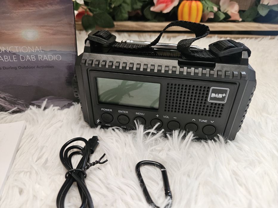 Соларно FM радио