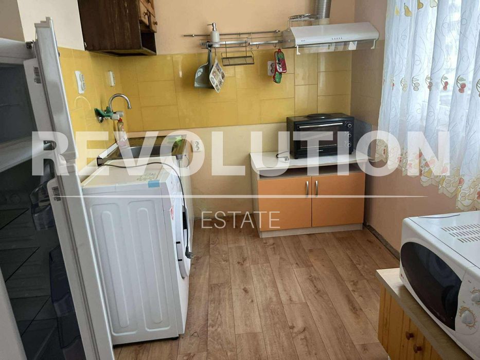 Двустаен апартамент в района на Цветен квартал!