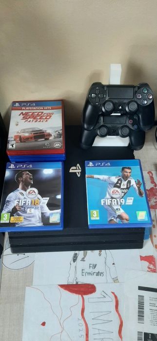 PS 4 PRO 1 TB + 5 jocuri