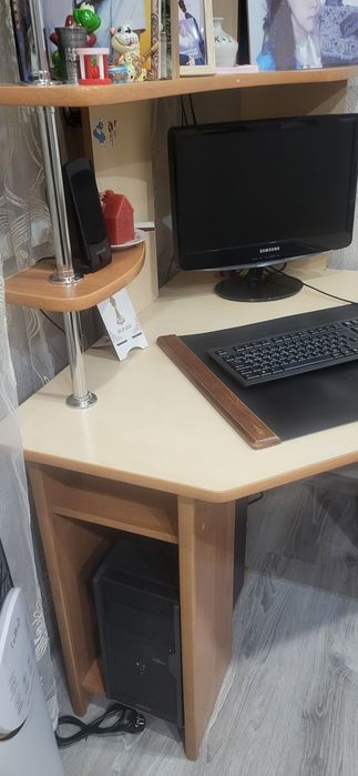 Компьютерный стол