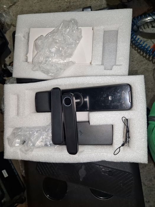 Incuietoare usa smart