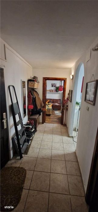 Apartament cu centrala decomandat parter zona Soarelui