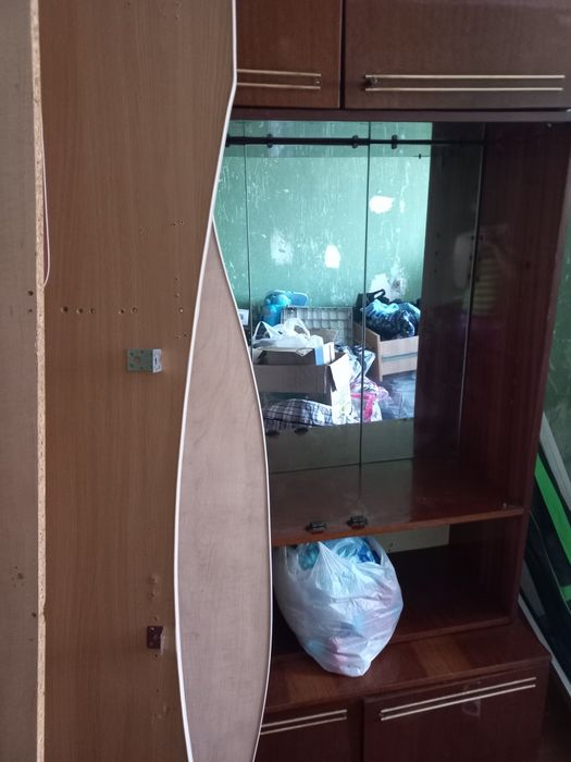 Отдам даром старые серванты