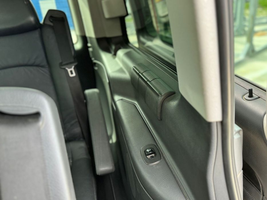 INCHIRIEZ Mercedes Vito Viano 8 Locuri  7 Locuri Masina de Vacanta