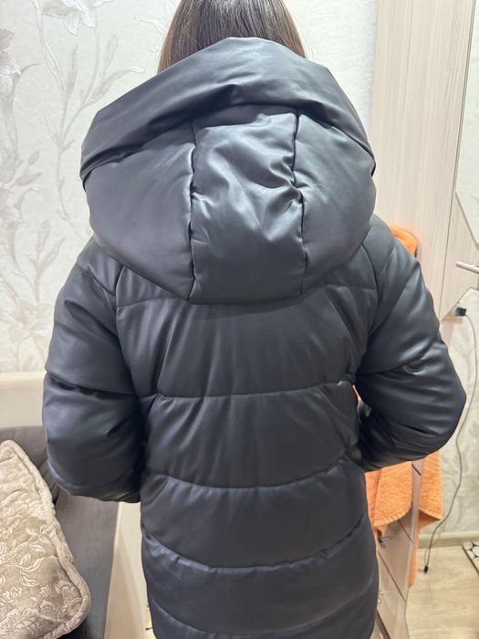 Продам две куртки на девочку подростка