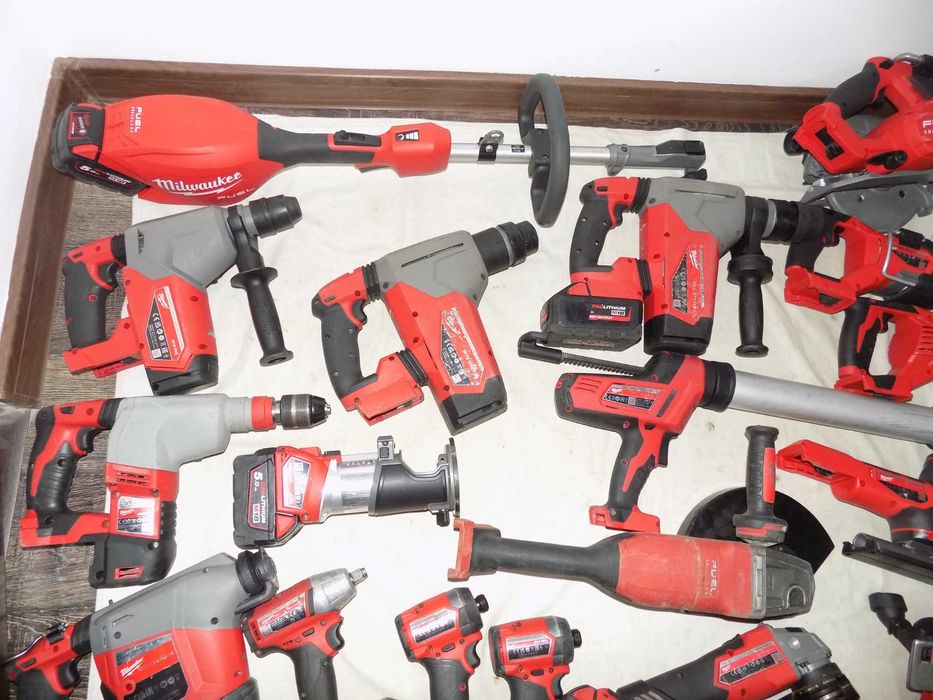 Fierastrau cu banda 12 Milwaukee , scule 18V  M 18 FPS55 , M 18 FOPH 2 , C 18 PCG