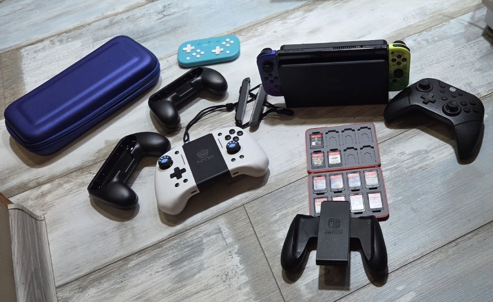 Nintendo Switch OLED moded - 512GB + 4 Joy-Con + 11 игри в кутия и калъф