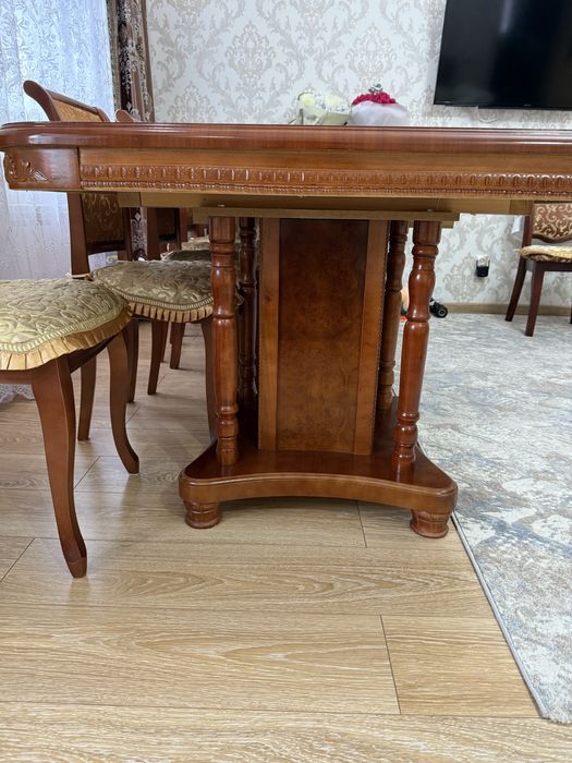 Стол обеденный для гостинной