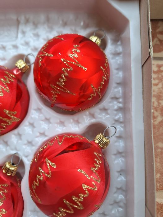 Globuri cu aspect de mătase