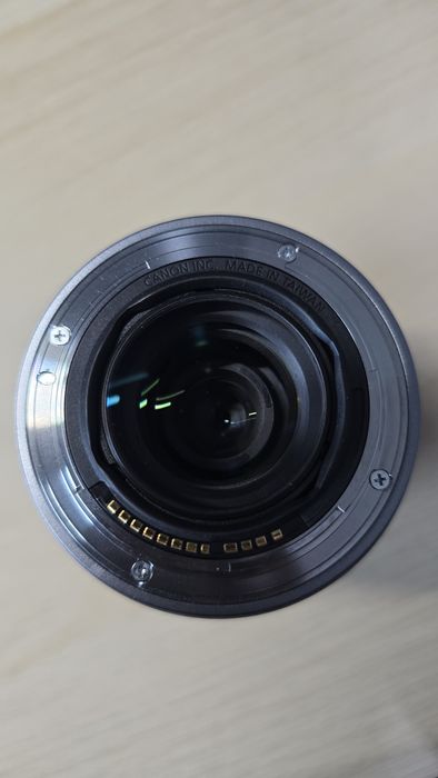 Obiectiv Canon RF 24-105mm F4-7.1 IS STM – stare foarte bună, filtru UV inclus