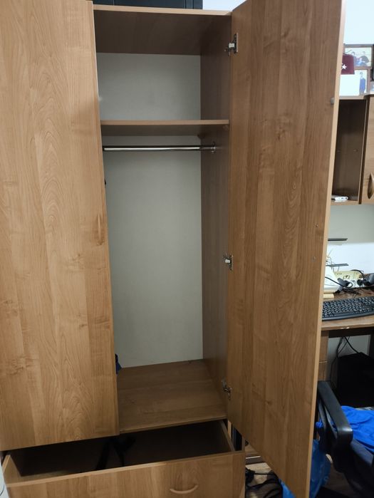 Продам шкаф плательный