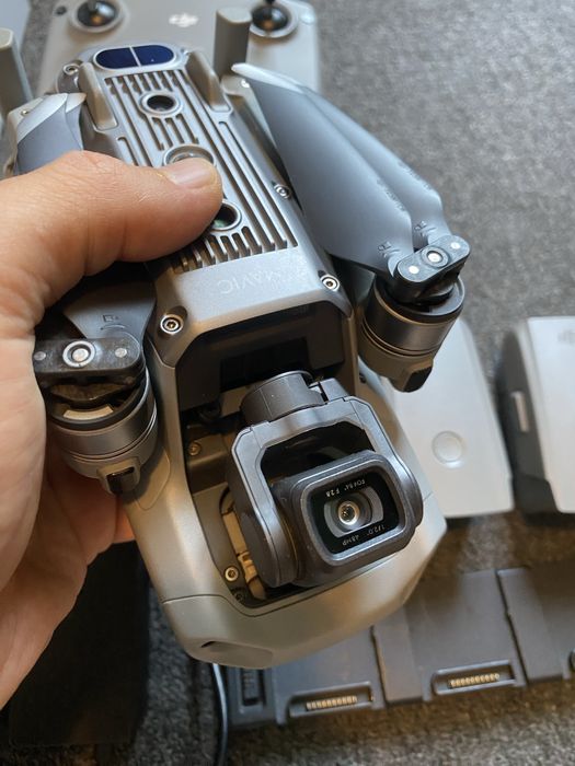 Drona DJI Air 2 Fly More Combo