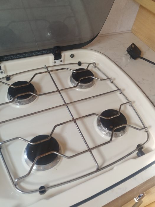 Печка с фурна и котлони за каравана кемпер на газ