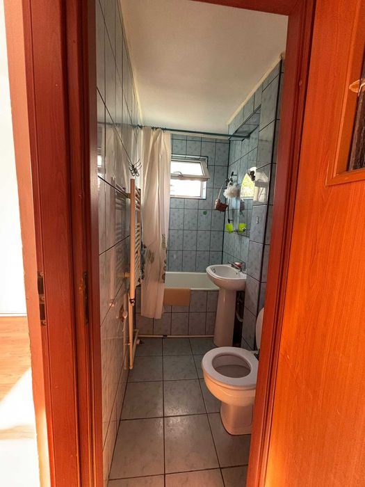 Închiriez apartament cu 2 camere
