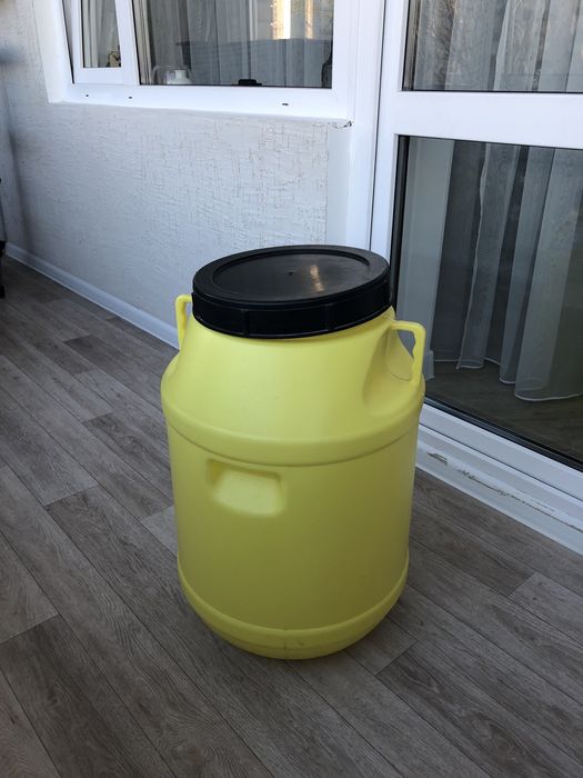 Продам пластиковый бак