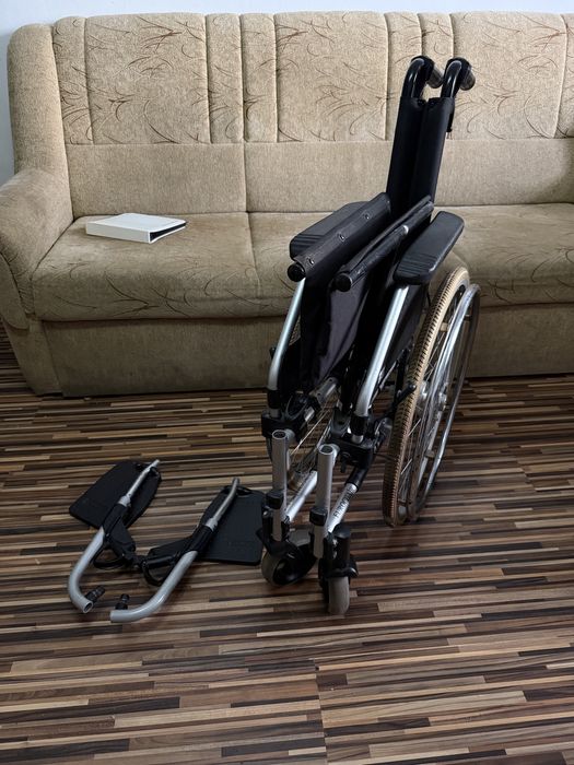 Carut scaun rulant medical din aluminiu batrani handicap dizabilitati