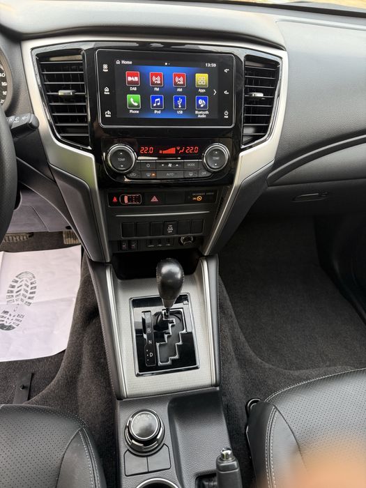 Mitsubisbi L200 automata ,blocant spatee Piele